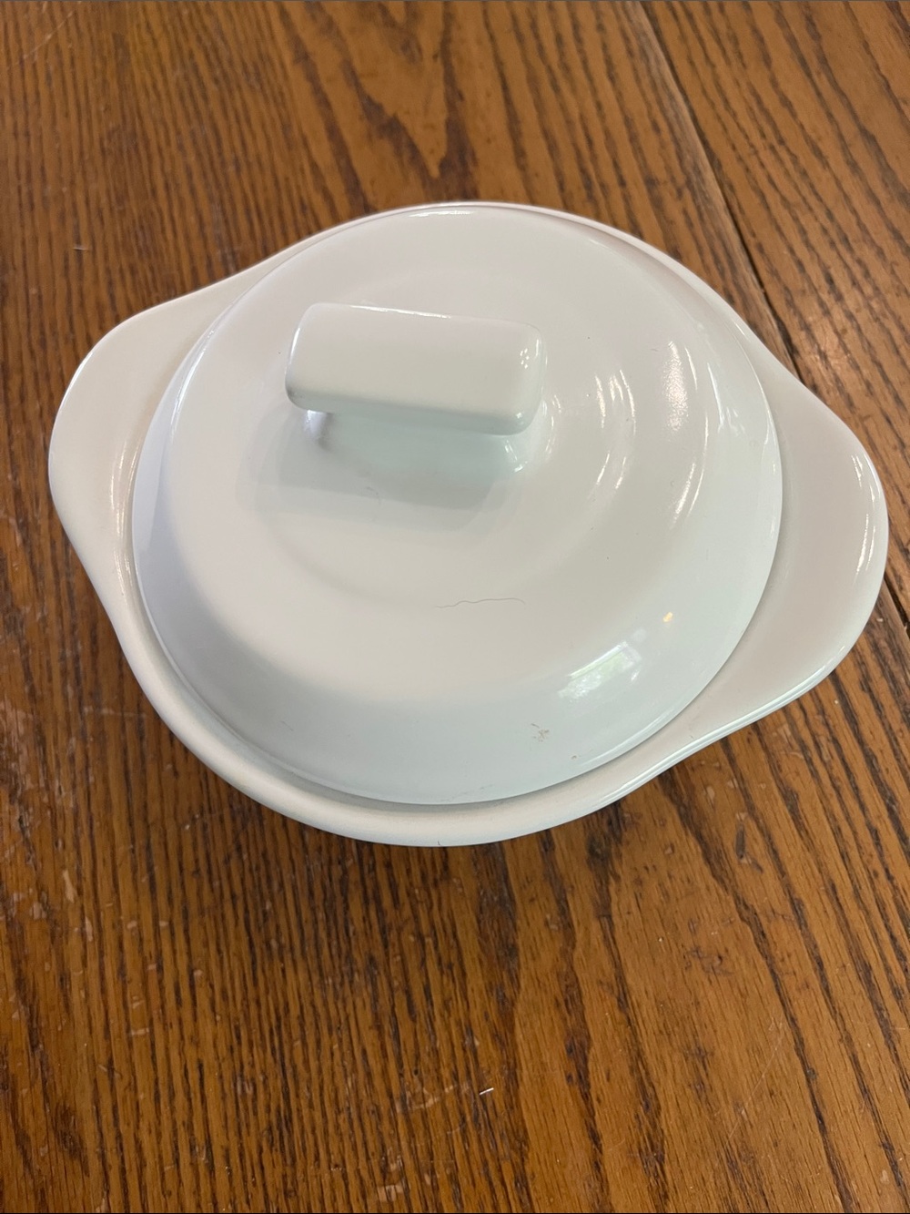 The pampered chef White Ceramic Covered Casserole Dish -